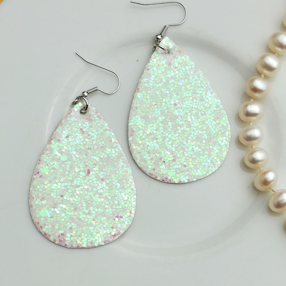 💫5/$25 MERMAID GLITTER EARRINGS - Picture 5 of 6